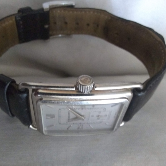 Vintage Burberry watch - Picture 2 of 10